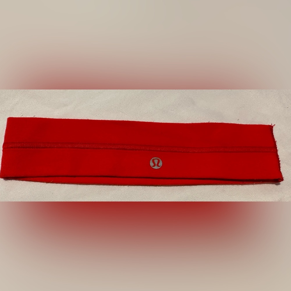 Lululemon women’s fly away tamer headband